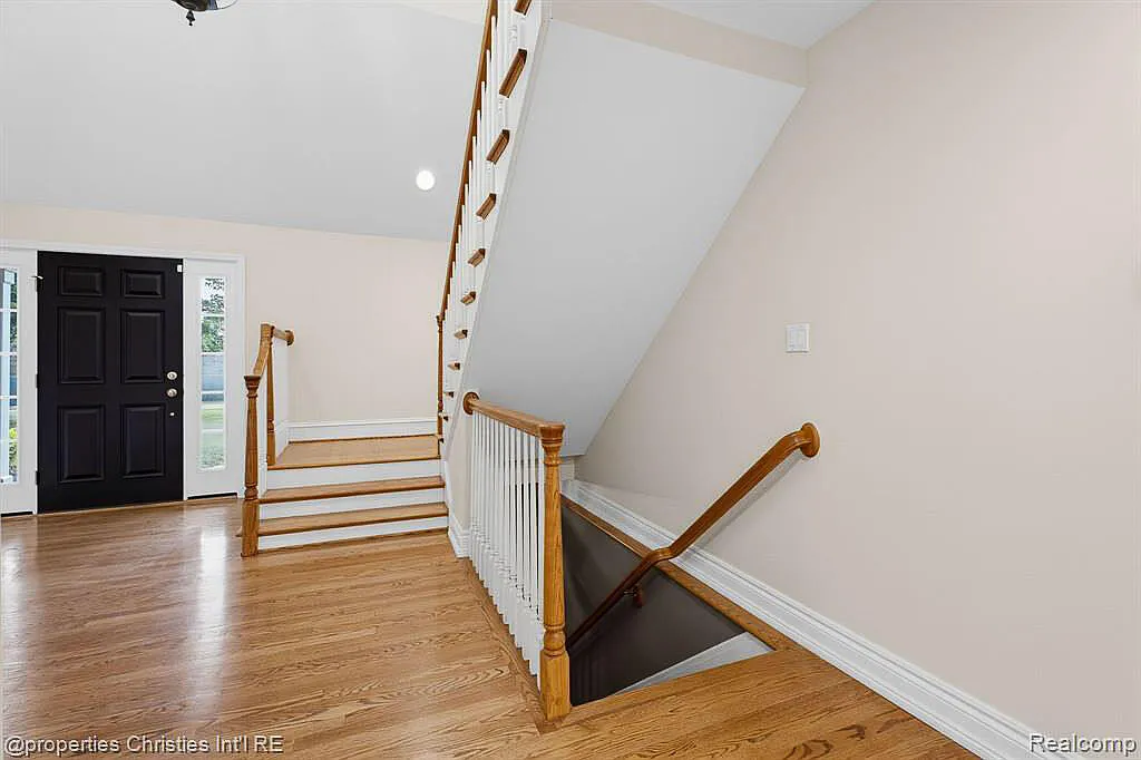 4 bed, 5.0 bath, 3169 sqft, $6,500 — Photo 4
