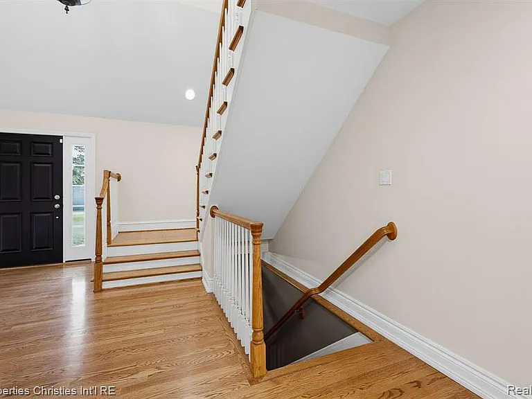 1688 Northlawn Blvd — Photo 4