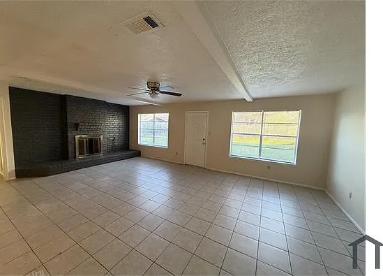 3 bed, 1664 sqft, $2,300 — Photo 2