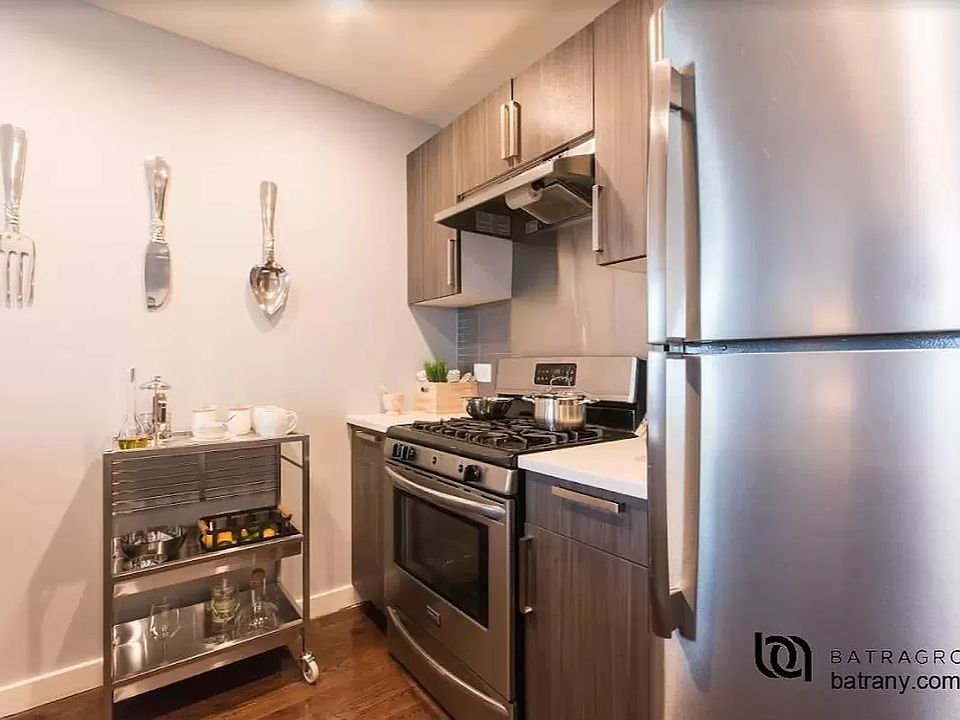 1st image of 12-15 Broadway #905