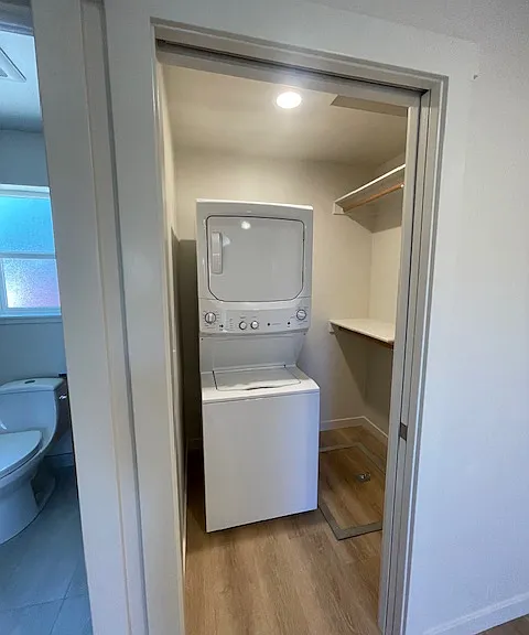 164 N Laurel St #2 — Photo 11