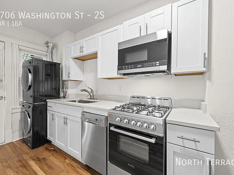 3706 Washington St #2S — Photo 2