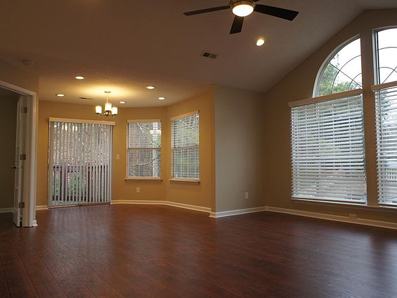 4th image of 907 Wentworth Ct