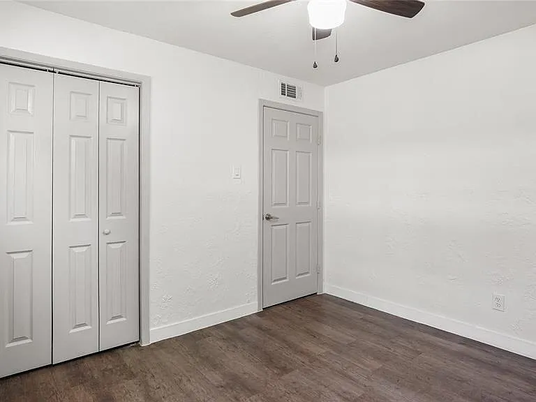 2819 Berry St #8 — Photo 8