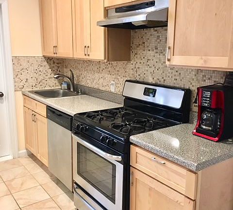 2nd image of 2028 42nd St APT 1L