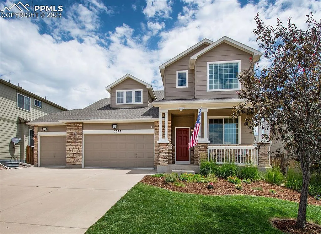 7 bed, 3.0 bath, 2358 sqft, $660 — Photo 3