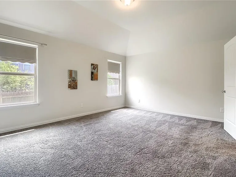 2813 Waterson St — Photo 17