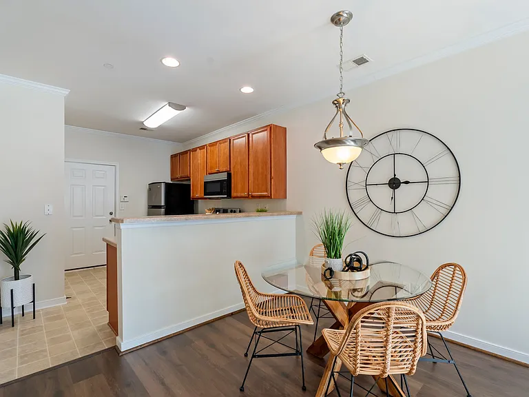 650 Claire Ln — Photo 14