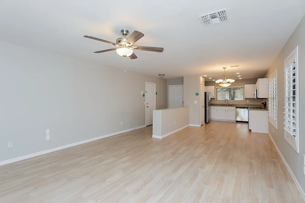 3 bed, 2.0 bath, 1188 sqft, $1,855 — Photo 4