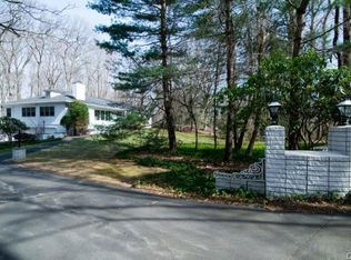18 Ox Bow Ln, Woodbridge, CT 06525