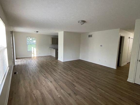 4th image of 2595 Ellet Ave