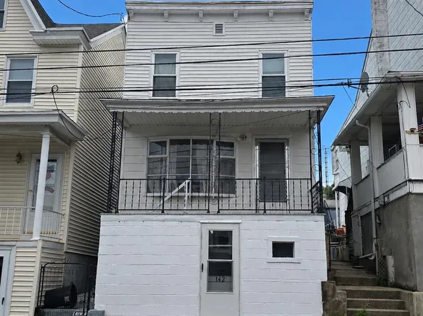 142 Arnot St, Saint Clair, PA 17970