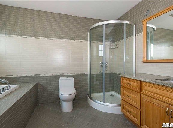 5th image of 445 E Broadway APT A