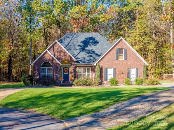 10032 Hunters Trace Dr, Concord, NC 28027