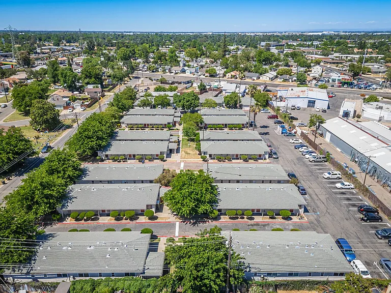 Affordable Living in the Heart of Sacramento! — Photo 22