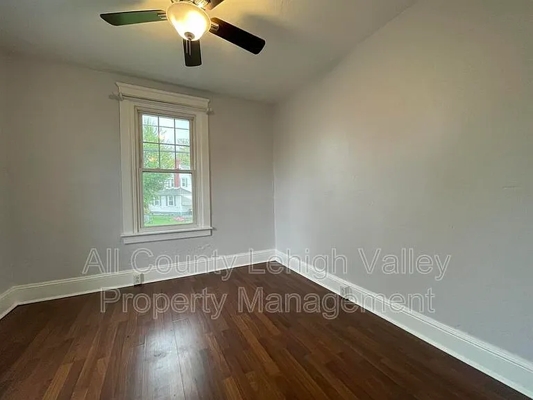 1316 Easton Ave — Photo 6