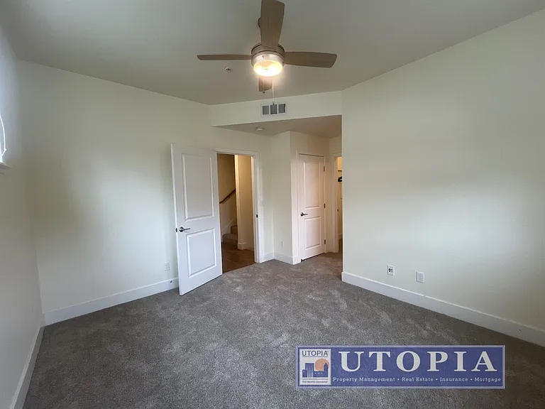 Beautiful and Spacious 3-bedroom, 3.5-bathroom Townhouse Located in the heart of Seabright. — Photo 16