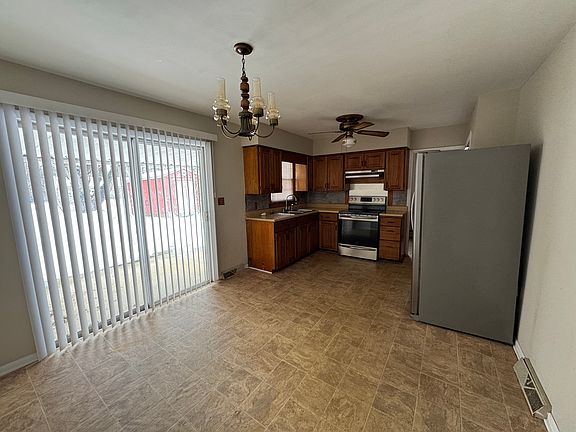 4th image of 221 Stratford Dr