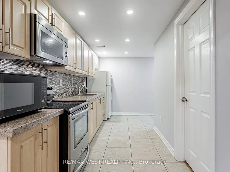 31 Clair Rd #BASEMENT — Photo 4