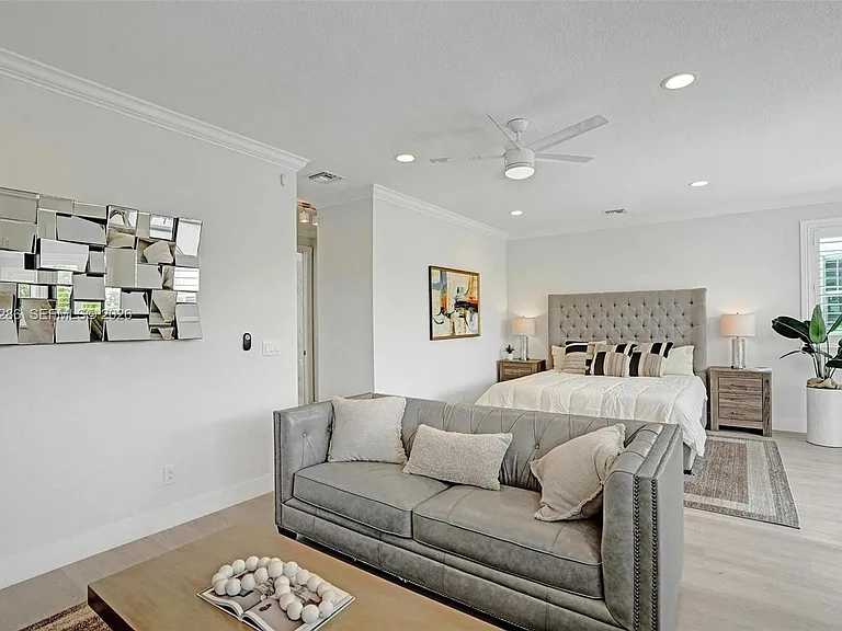 453 SW 5th Ave — Photo 44