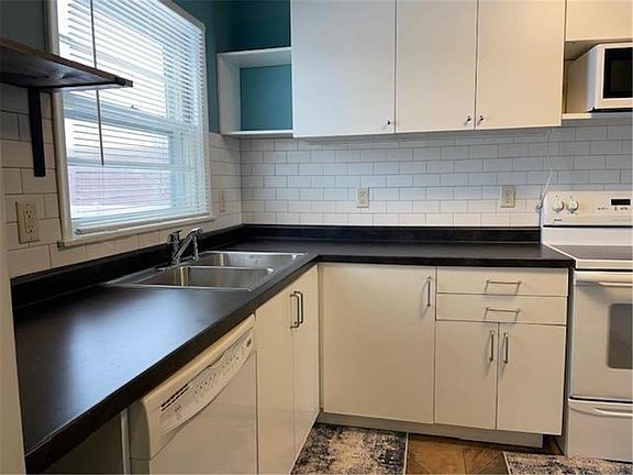 3rd image of 24 27th Ave S