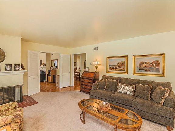 4th image of 117 N Elspeth Way
