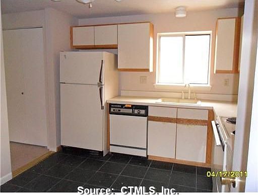 3rd image of 17 Chelsea Ln