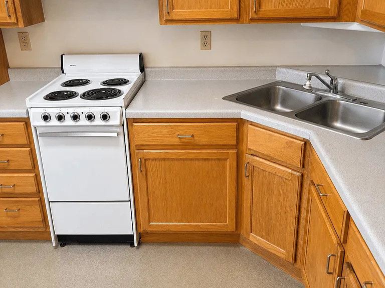 105 Edgewood St — Photo 13