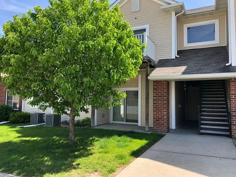 1805 SW White Birch Cir #5 — Photo 5