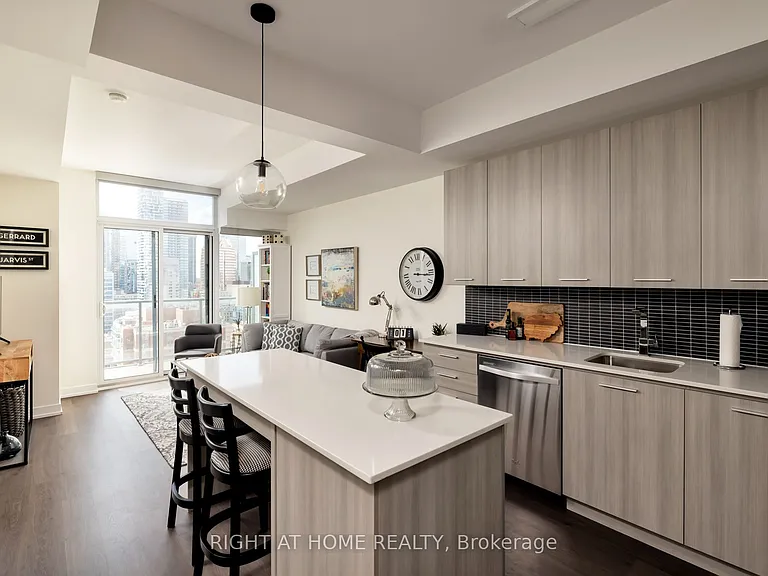 105 George St E #1912 — Photo 2