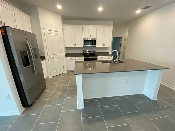 5th image of 419 Three Oaks Dr