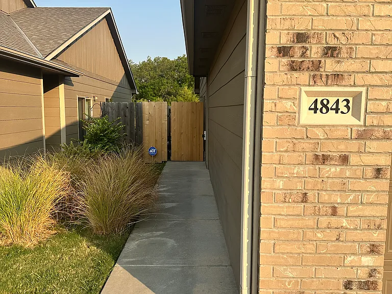 4843 N Hillside Ct #4843 — Photo 2