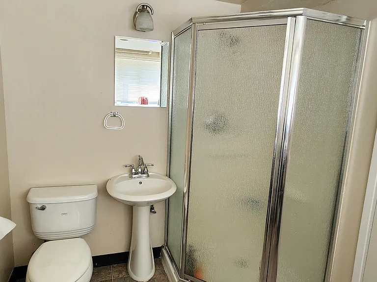 lower 3/4 bath