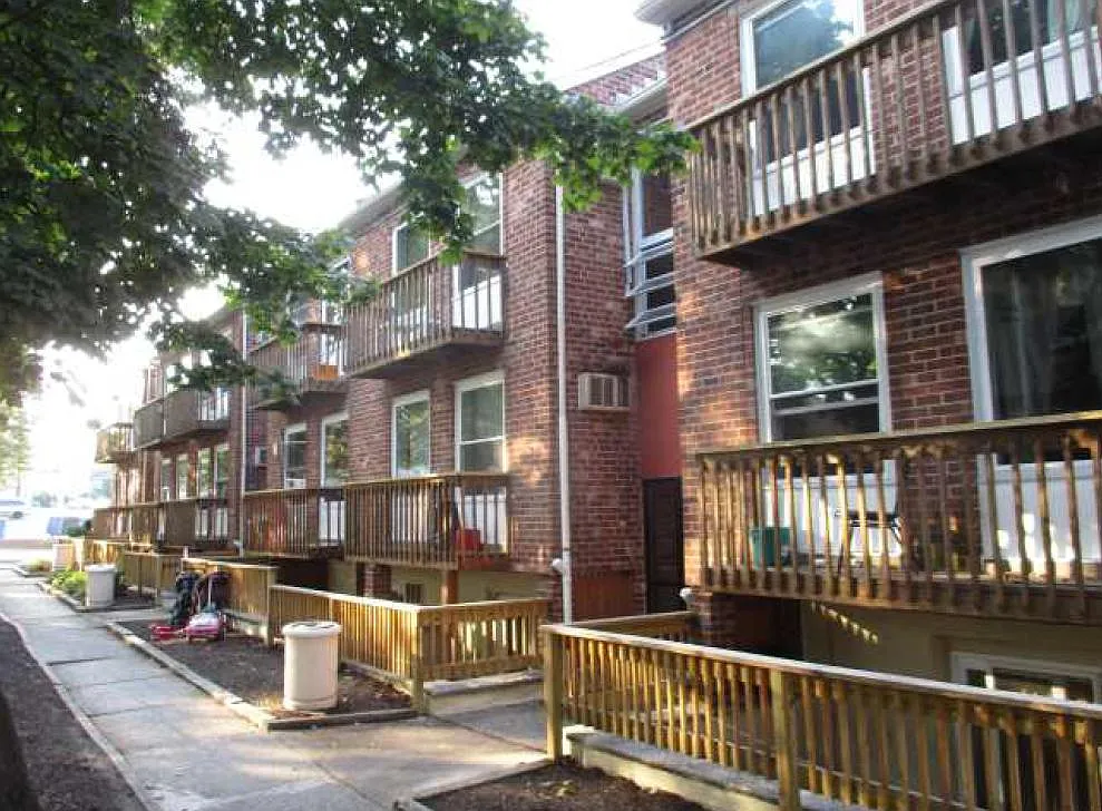 340 W Washington St — Photo 1