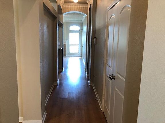 2nd image of 906 Cobble Gate Dr