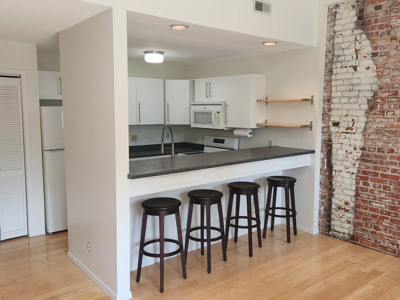 2 bed, 1111 sqft, $1,375 — Photo 2