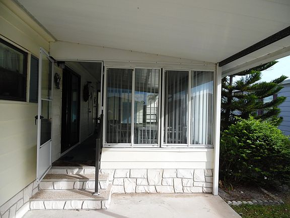 5th image of 524 Royal Tern Dr