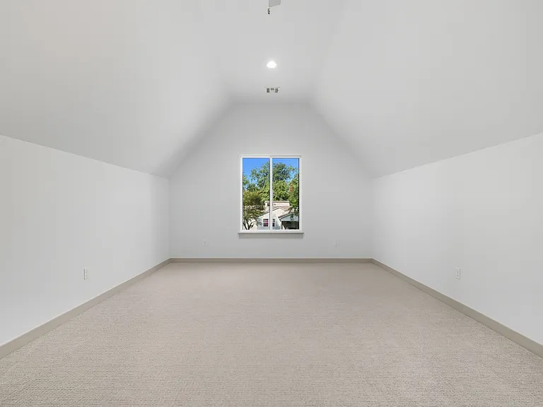 3921 S Madison Ave — Photo 35