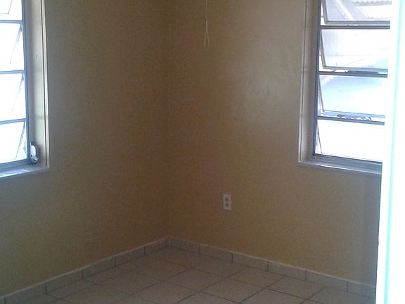 3rd image of 960 NE 132nd St