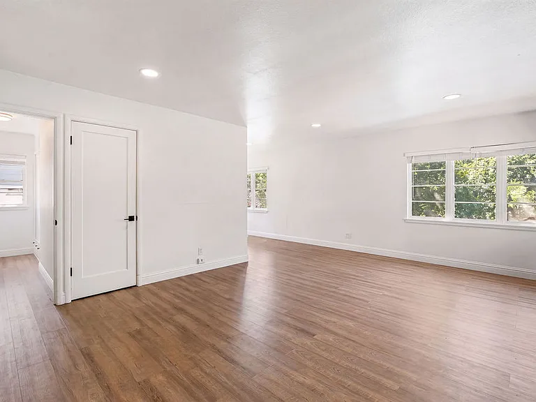 1045 Riverside Dr #D-3 — Photo 10
