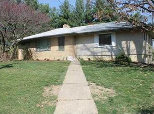 5524 N Big Hollow Rd, Peoria, IL 61615