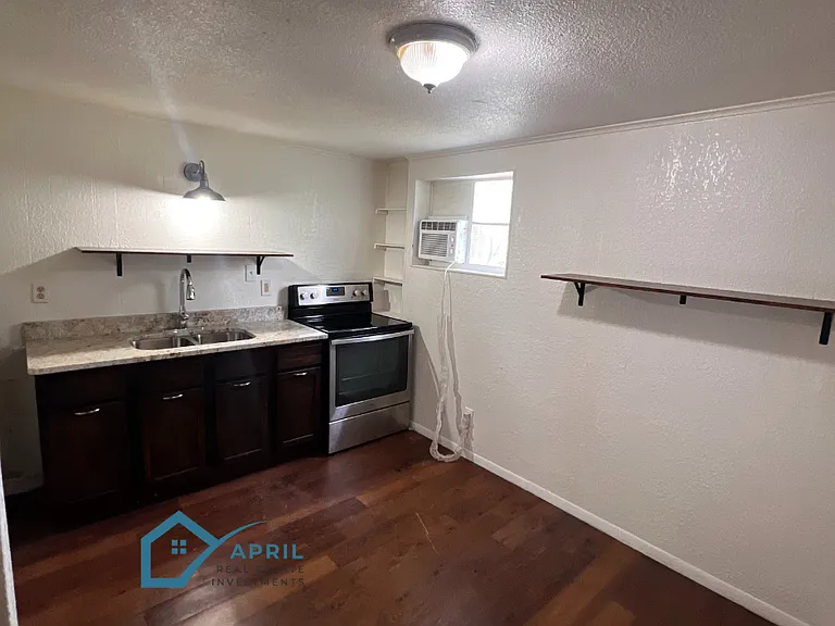 Eat-in kitchen with ample shelving