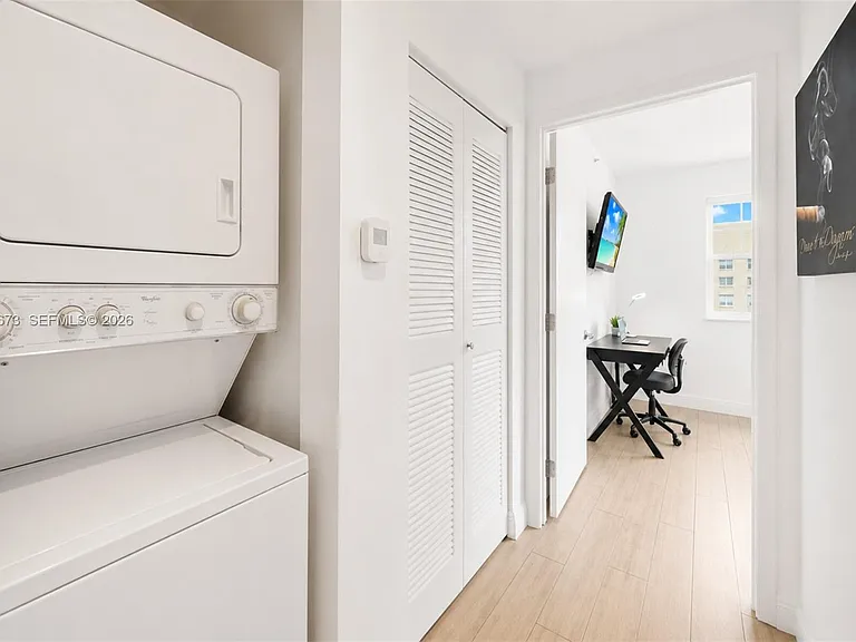 185 SE 14th Ter #1410 — Photo 15