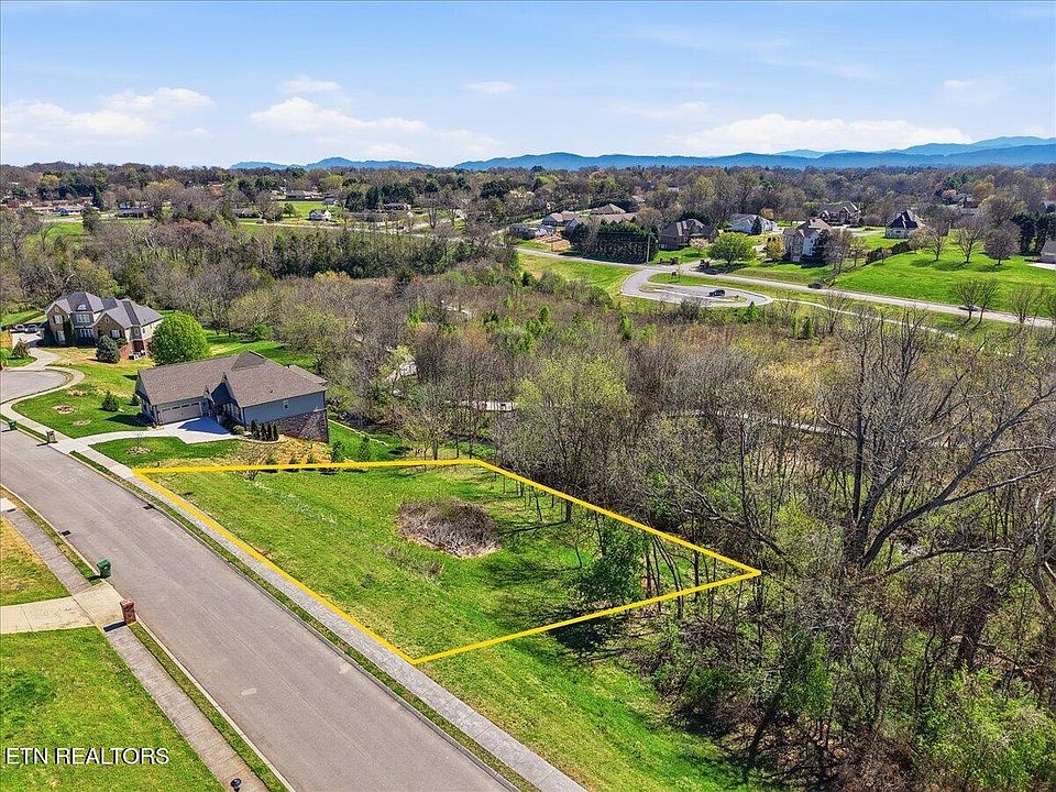 1st image of 828 Brookshire Blvd