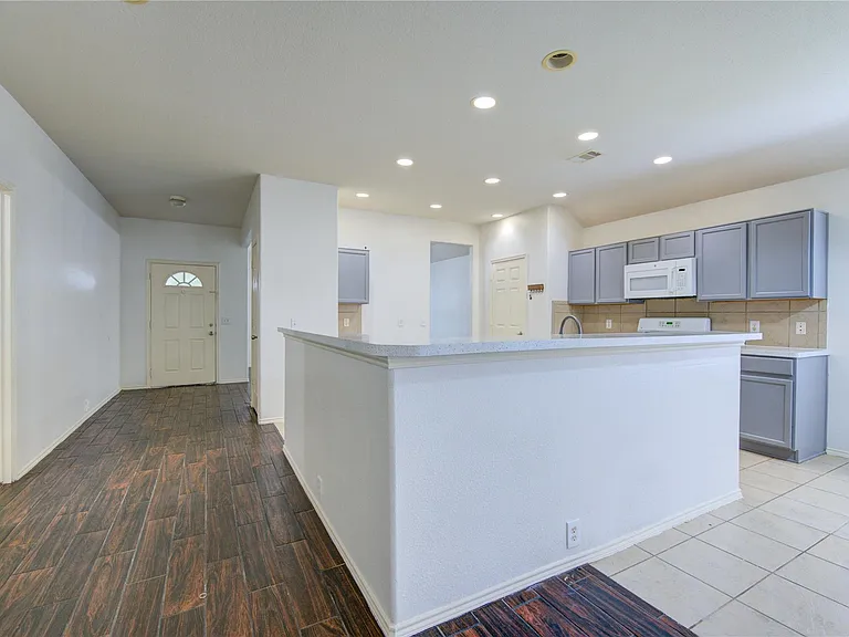14027 Coveney Dr — Photo 18