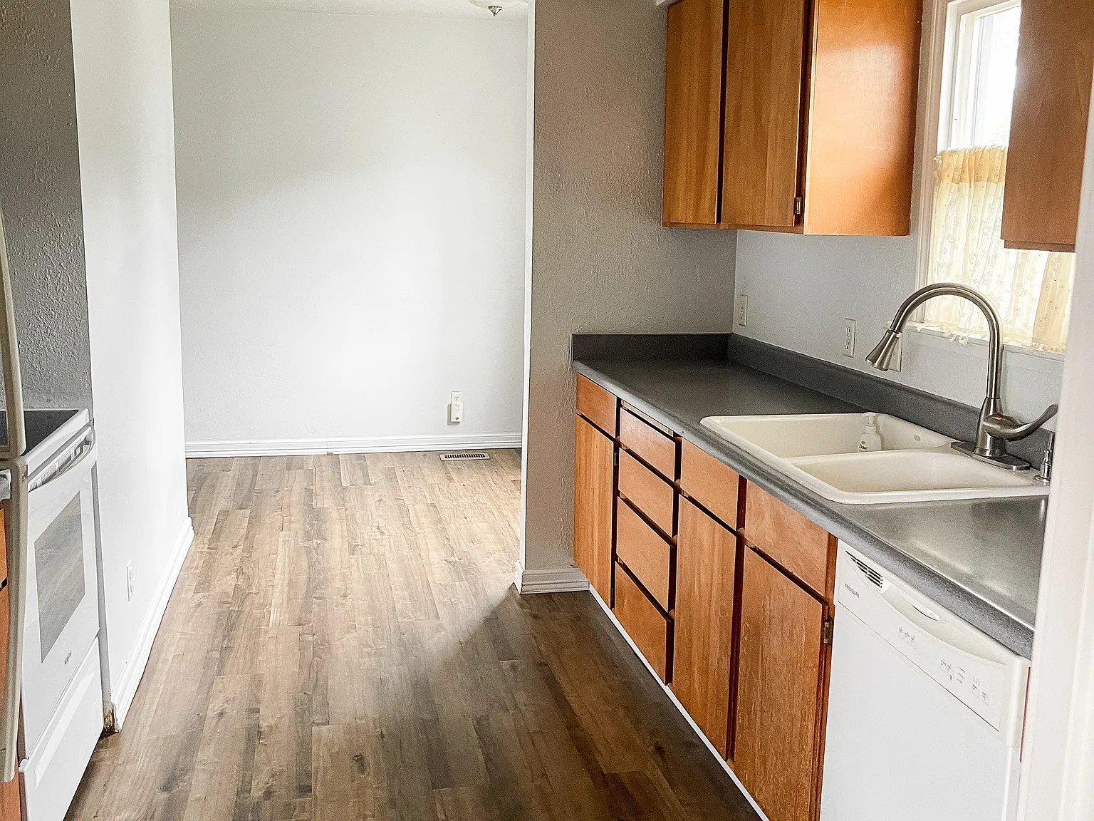 3 bed, 1076 sqft, $1,895 — Photo 4