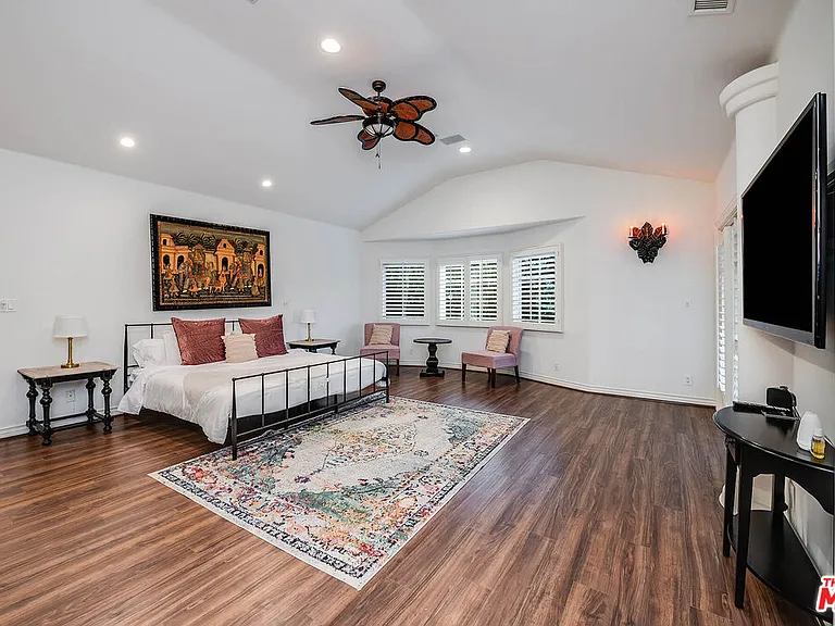 4063 Benedict Canyon Dr — Photo 42