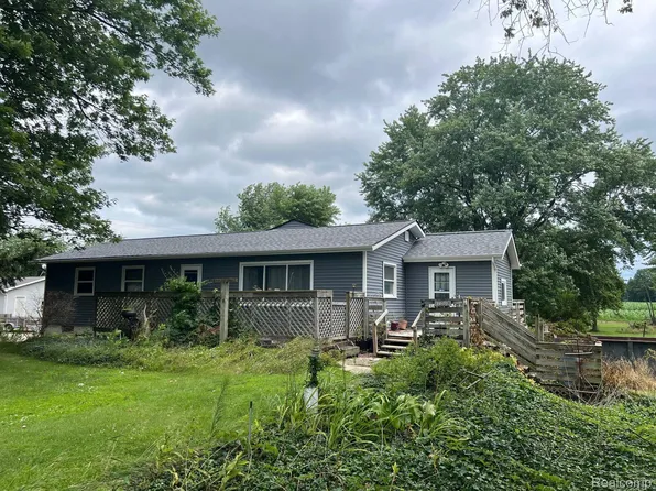 4876 Lake Pleasant Rd, North Branch, MI 48461