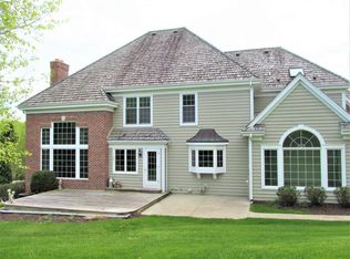 W131N7886 Country Club Ct, Menomonee Falls, WI 53051