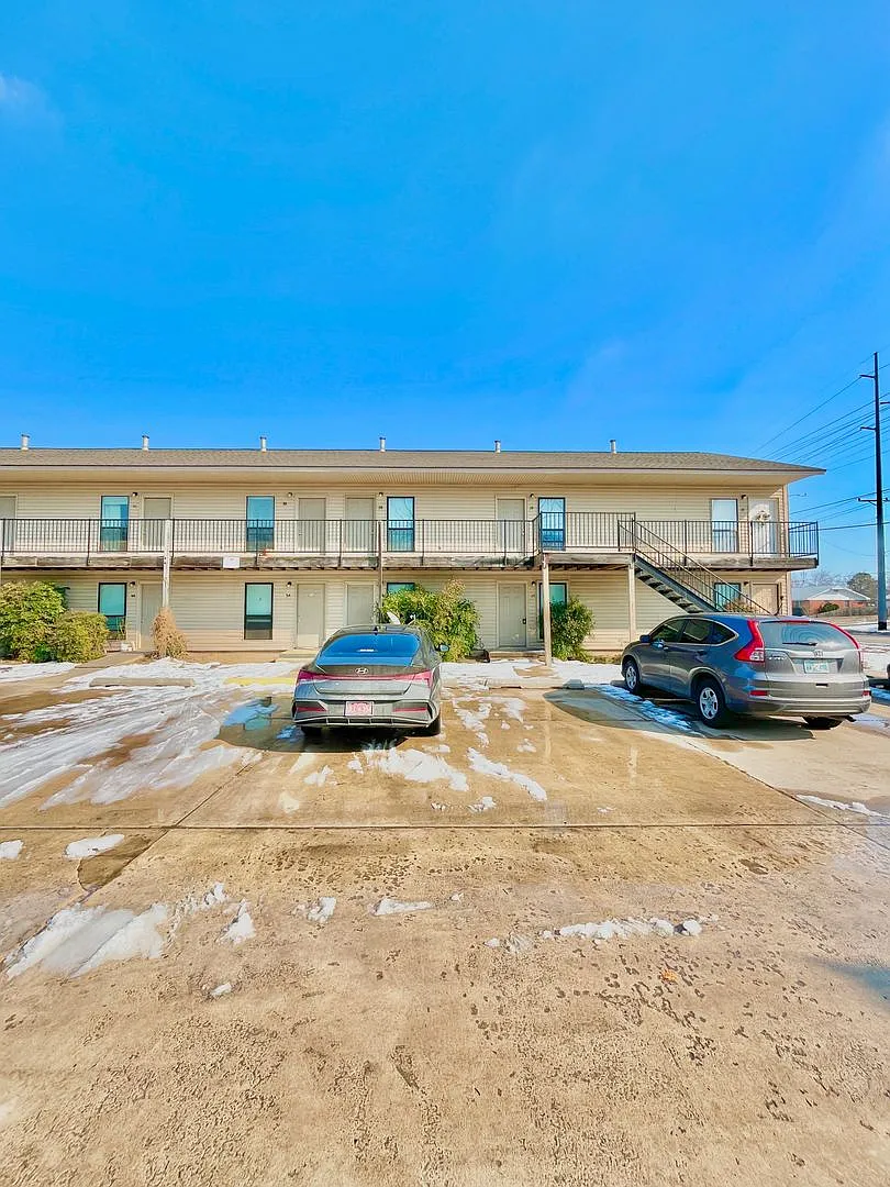 Building Photo - 1901 E Lindsey St